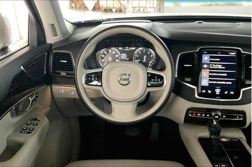 2017 Volvo XC90 T5 Momentum