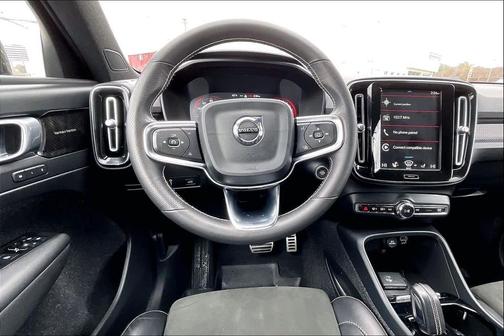 2021 Volvo XC40 T5 R-Design