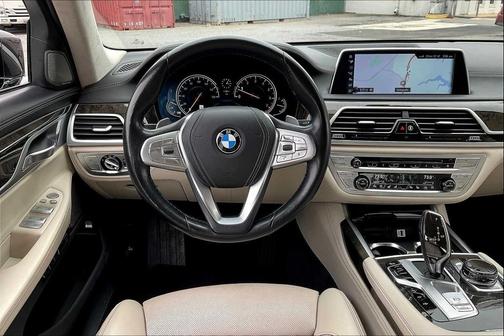2017 BMW 750 i xDrive