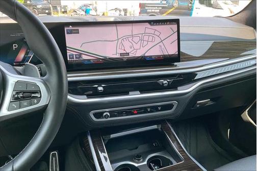 2023 BMW X7 M60i