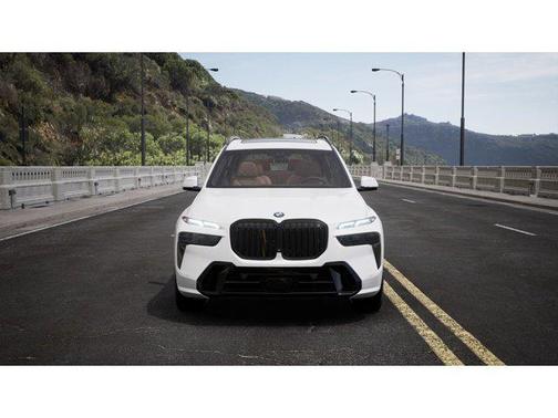 Mineral White Metallic 2026 BMW X7 xDrive40i