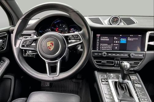 Dolomite Silver Metallic 2019 Porsche Macan Macan