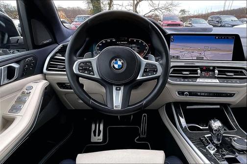 2022 BMW X7 M50i