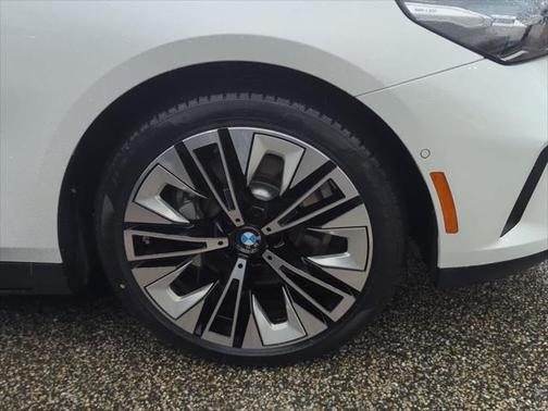 2025 BMW 530 i xDrive