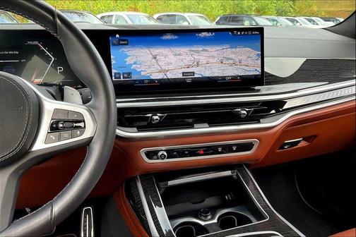 2023 BMW X7 M60i