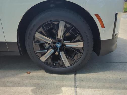 2025 BMW iX xDrive50