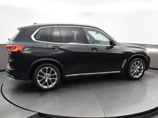 Photo 2 of 37 of 2020 BMW X5 xDrive40i