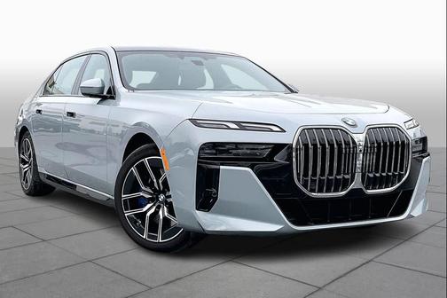 2023 BMW 740 i