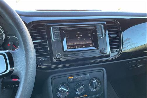 2016 Volkswagen Beetle 1.8T Wolfsburg Edition w/PZEV