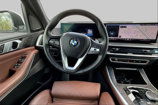 Mineral White Metallic 2025 BMW X5 xDrive40i