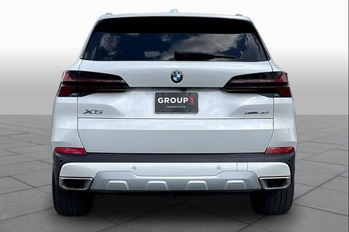 Mineral White Metallic 2025 BMW X5 xDrive40i