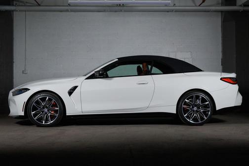 Alpine White 2023 BMW M4 Competition xDrive