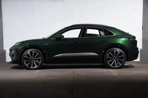 2024 Porsche Macan Turbo