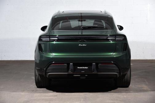 2024 Porsche Macan Turbo