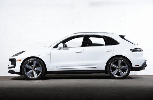 2025 Porsche Macan Base