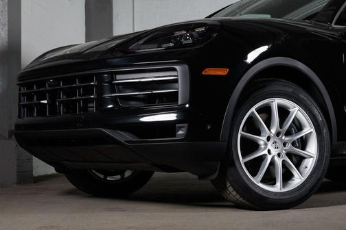 Chromite Black Metallic 2026 Porsche Cayenne Cayenne