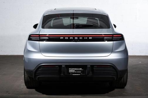 2025 Porsche Macan 4S