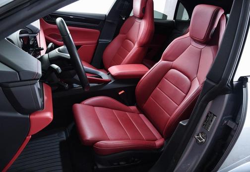 2025 Porsche Macan 4S