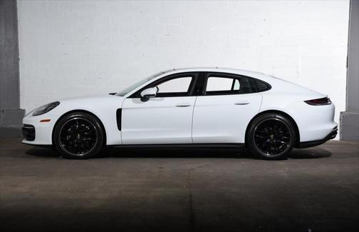 2023 Porsche Panamera 4