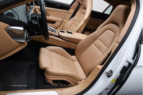 2023 Porsche Panamera 4