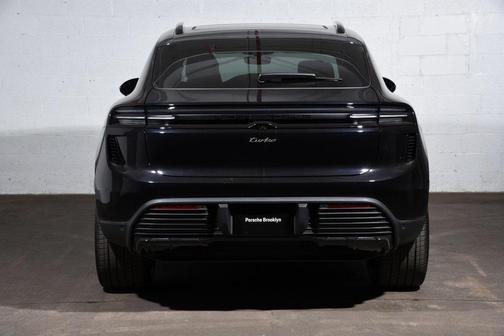 2025 Porsche Macan Turbo
