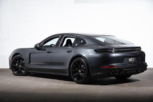 2024 Porsche Panamera 4