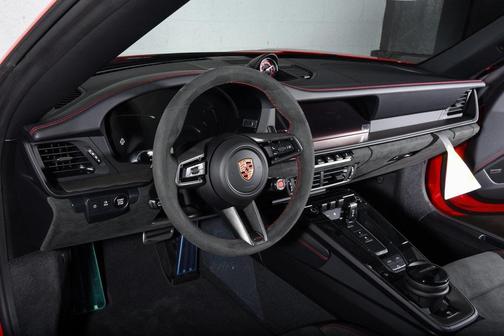 2026 Porsche 911 Carrera 4 GTS