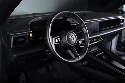 2024 Porsche Macan Base