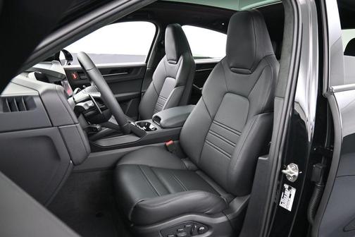 Chromite Black Metallic 2026 Porsche Cayenne GTS