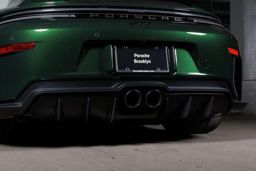 Oak Green Metallic Neo 2026 Porsche 911 GT3