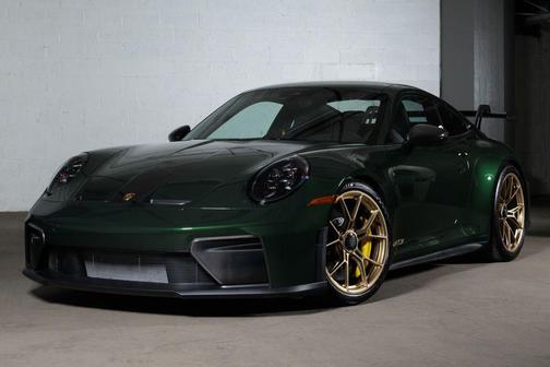 Oak Green Metallic Neo 2026 Porsche 911 GT3