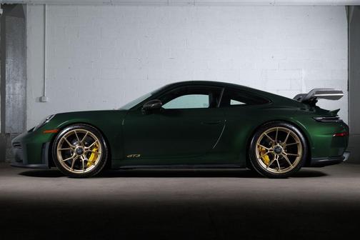 Oak Green Metallic Neo 2026 Porsche 911 GT3