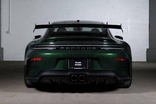 Oak Green Metallic Neo 2026 Porsche 911 GT3