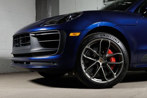 Gentian Blue Metallic 2024 Porsche Macan Macan GTS