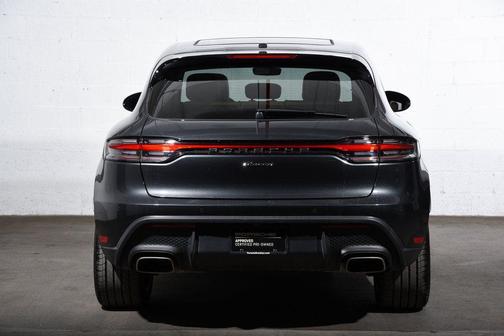 2025 Porsche Macan Base