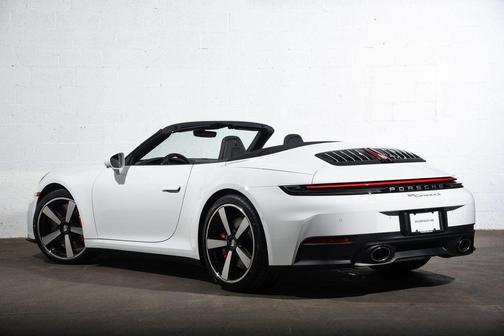 2026 Porsche 911 Carrera 4S Cabriolet