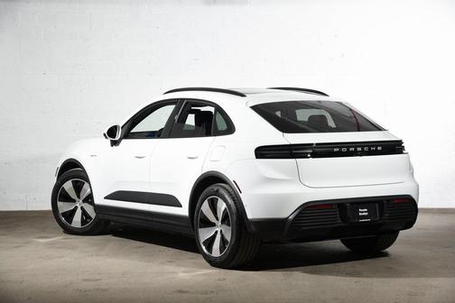 2026 Porsche Macan 4