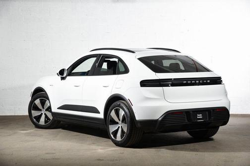 2026 Porsche Macan 4