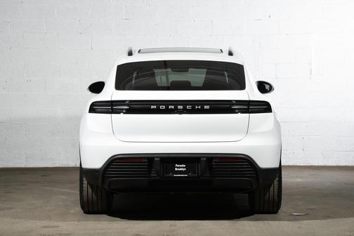 2026 Porsche Macan 4