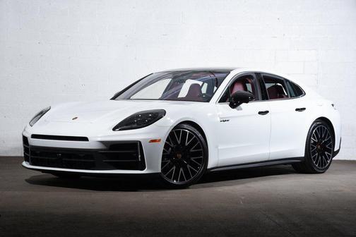 2026 Porsche Panamera 4