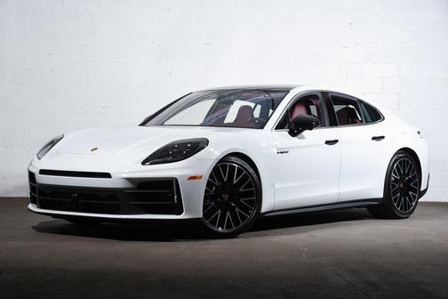 2026 Porsche Panamera 4