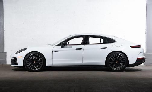 2026 Porsche Panamera 4