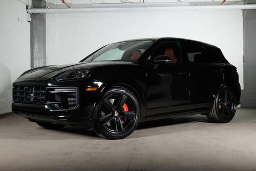 Chromite Black Metallic 2026 Porsche Cayenne GTS
