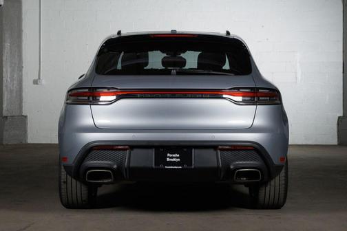 Dolomite Silver Metallic 2023 Porsche Macan Macan