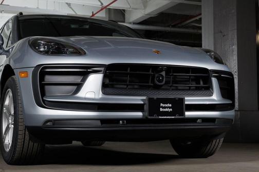 Dolomite Silver Metallic 2023 Porsche Macan Macan