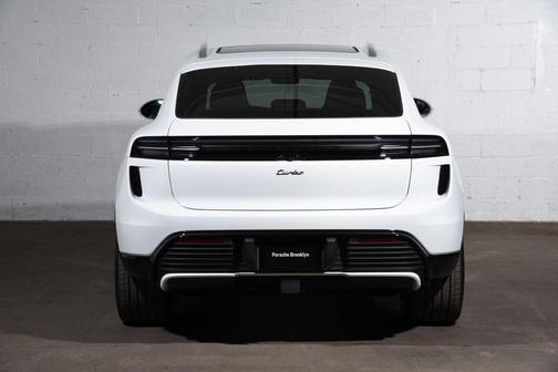 2025 Porsche Macan Turbo