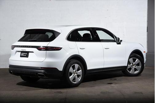 2022 Porsche Cayenne Base