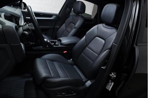 2024 Porsche Cayenne Base (Tiptronic)