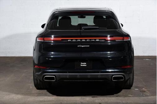 2024 Porsche Cayenne Base (Tiptronic)