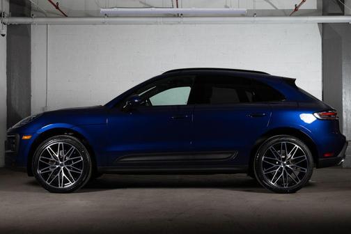 Gentian Blue Metallic 2026 Porsche Macan Macan